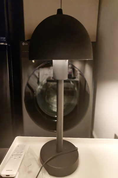 Lámpara de noche de diseño minimalista